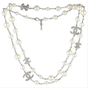 🚫Sold🚫2022 Authentic Chanel 5 Crystals CC Pearl Necklace